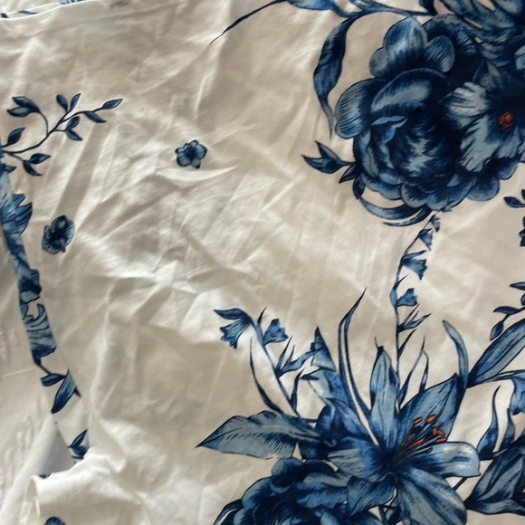 Floral Blue and White Bedding Set - Picture 5 of 7